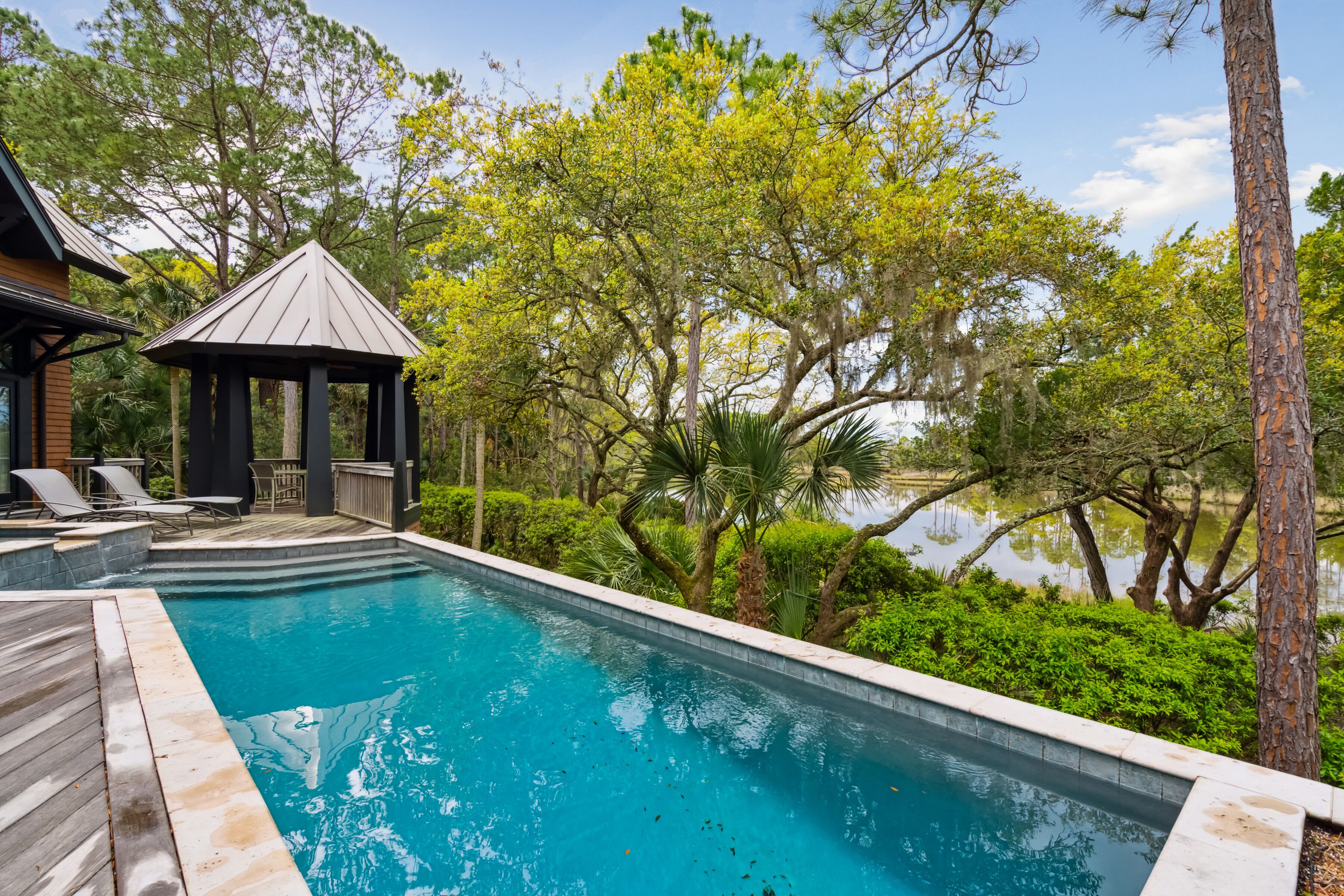 New, gorgeous, Preserve location