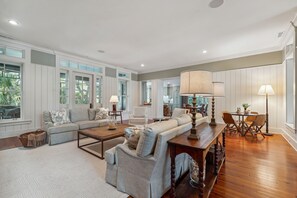 Smart TV, fireplace, offices - Stunning Treehouse, easy beach and golf access (Kiawah Island)