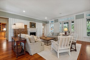 Smart TV, fireplace, offices - Stunning Treehouse, easy beach and golf access (Kiawah Island)