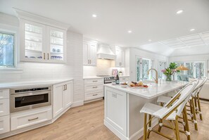 Fridge, microwave, oven, stovetop - New, complete reno, gorgeous airy home (Kiawah Island)