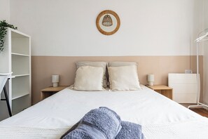 2 bedrooms, desk, iron/ironing board