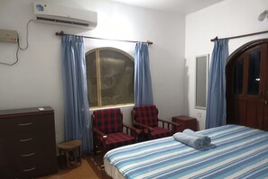 Room - Villa Emmanuel 1Bhk Holiday home (2) nr Candolim beach Goa (Candolim)
