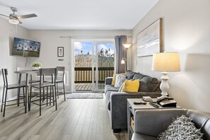 テレビ、DVD プレーヤー