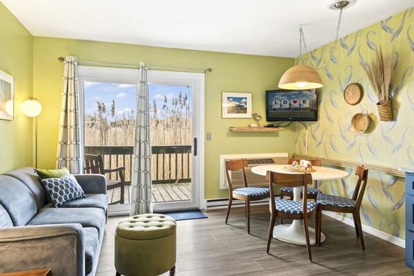 Een televisie en een dvd-speler