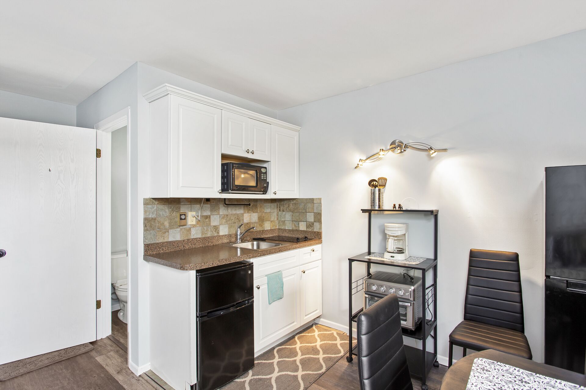 Microwave, oven, stovetop, coffee/tea maker