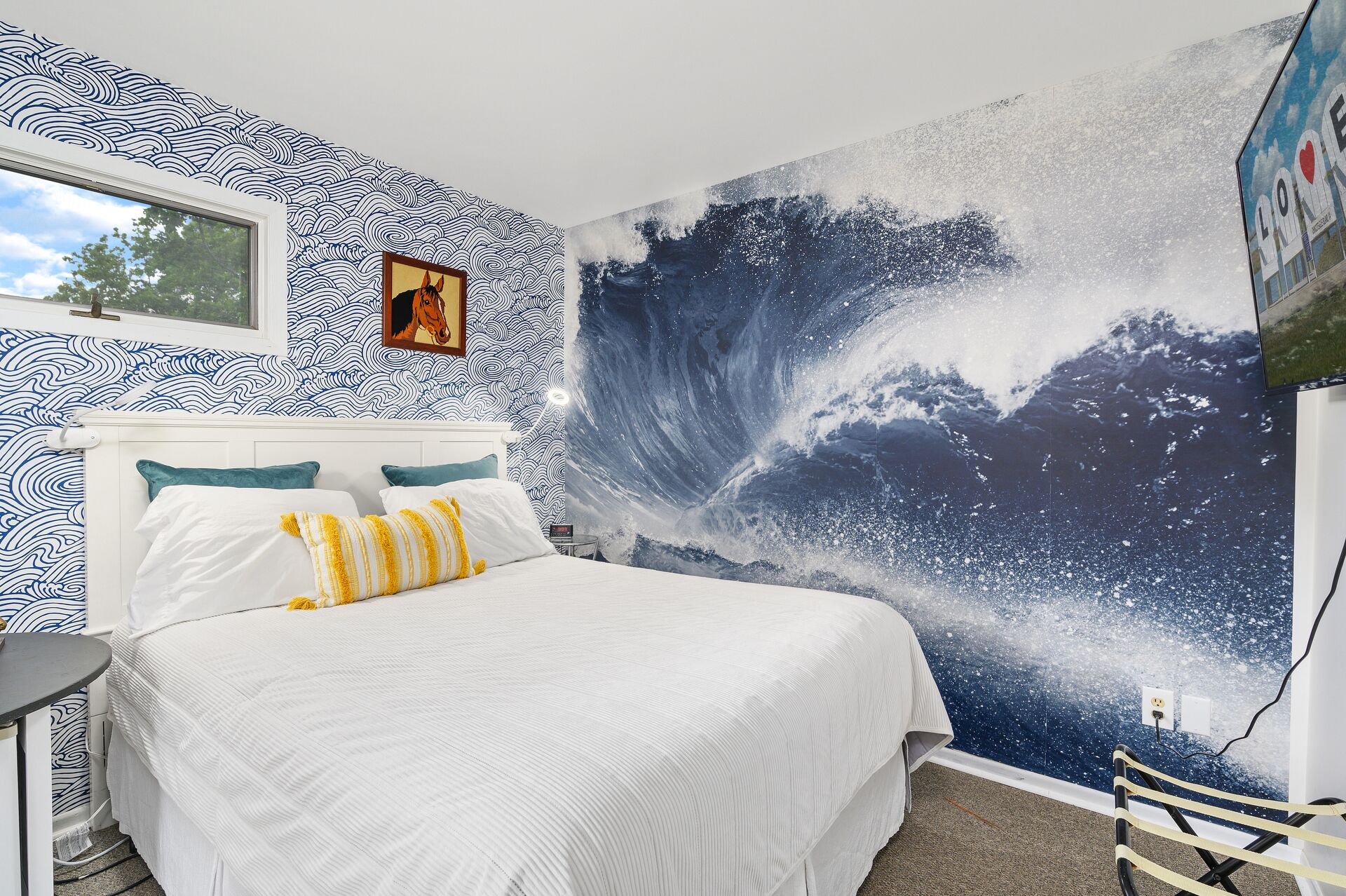 2 bedrooms, internet, bed sheets