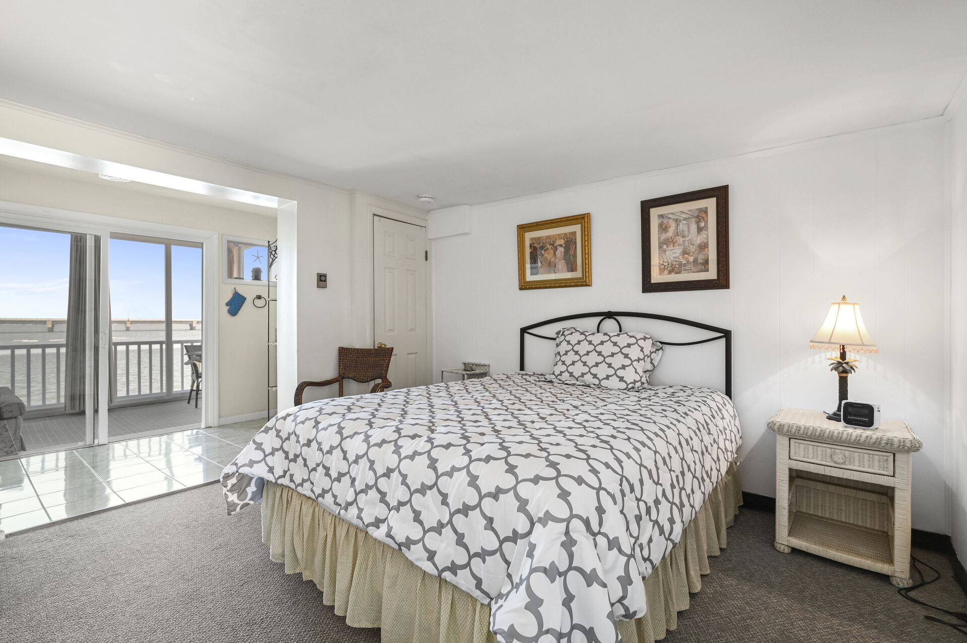 1 chambre, fer et planche à repasser, accès Internet