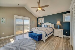 5 bedrooms, iron/ironing board, internet, bed sheets - Luxurious Waterfront on Marsh Island! (Chincoteague Island)
