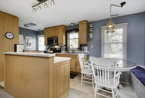 Fridge, microwave, oven, coffee/tea maker