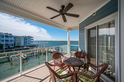 Sunset Bay 216 - Luxurious Waterfront with a Pool!