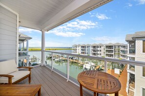 Terrace/patio - Gorgeous waterfront condo with stunning sunset views by Seaside Vacations (Chincoteague)