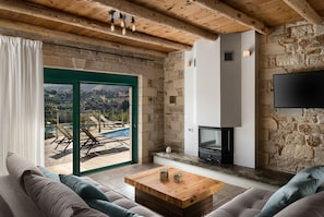 Deluxe Villa, 2 Bedrooms, Mountain View, Mountainside | Living area