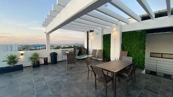 Comfort Condo | Terrace/patio