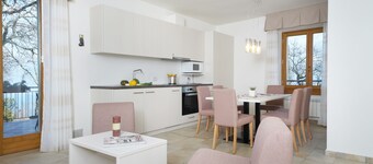 Vacation apartment in private villa with garden and whirlpool. 5min from Limone sul Garda