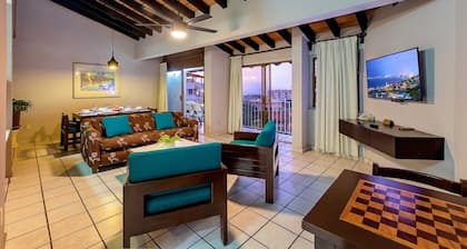 WIVC Alta Vista Condo - Stunning Views, Close to the Beach & Romantic Zone