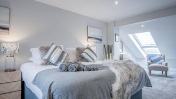 4 bedrooms, iron/ironing board, WiFi