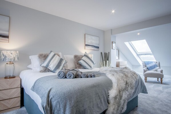 4 bedrooms, iron/ironing board, WiFi