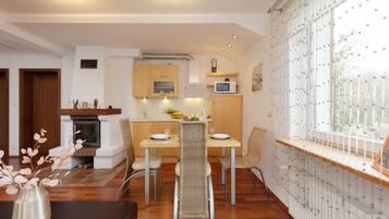 House, 2 Bedrooms, 2 Bathrooms, Garden View | In-room dining