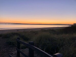 Beach - Beautiful 3-bed apartment by beach & town centre! (Swansea)