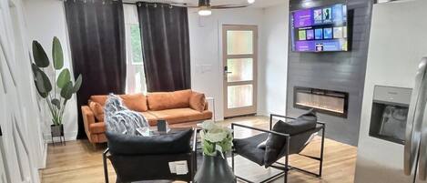 Smart TV, fireplace
