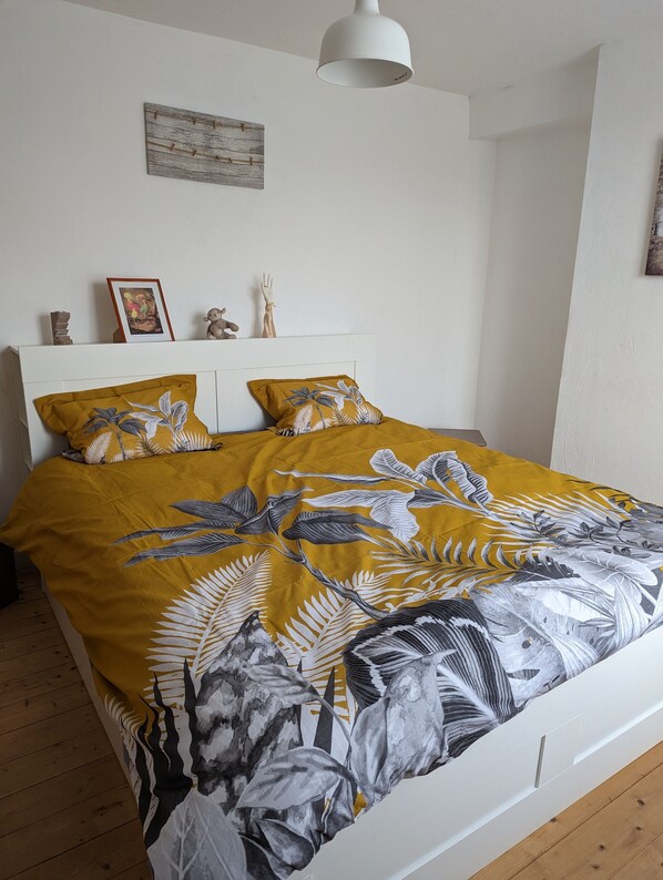2 Schlafzimmer, Reisekinderbett, Bettwäsche