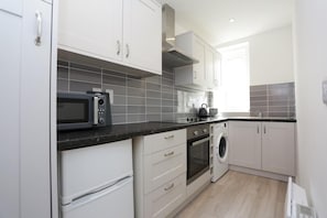Private kitchen - Sunny Studio Near Beach  (Bournemouth)