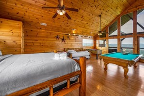 2 habitaciones, escritorio, tabla de planchar con plancha y wifi gratis 