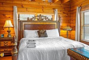 2 soverom, skrivebord, strykejern/-brett og wi-fi (inkludert)