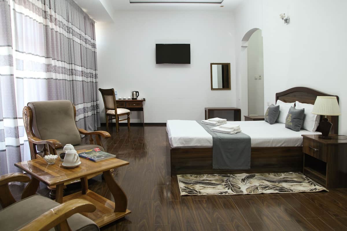3 bedrooms, minibar, individually decorated, desk