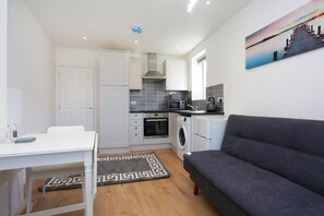 Interior - Sunny Studio Near Beach  (Bournemouth)