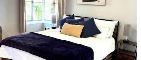 Iron/ironing board, bed sheets