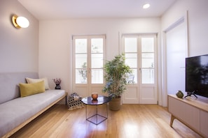 Familienapartment | Wohnbereich | 43-Zoll-LED-Fernseher mit Kabelempfang, Fernseher