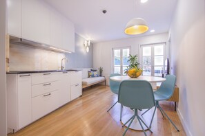 Superior Apartment | Living area | 43-inch LED TV with cable channels, TV - Santa Luzia Apartments By Guestify (Guimarães)