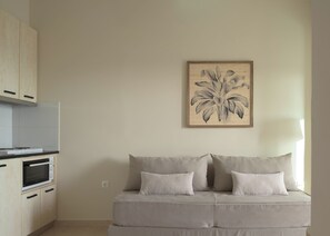 Junior suite, 1 slaapkamer | Woonruimte | Een flatscreentelevisie