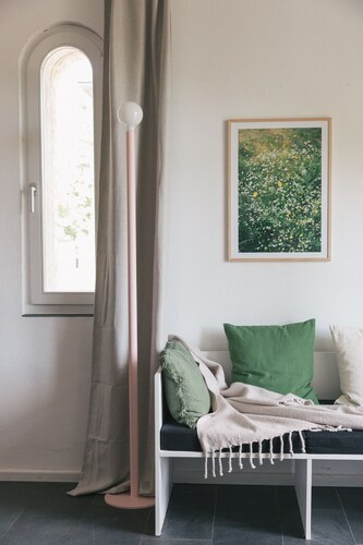 REMISE STUDIO: Garden view, balcony and water access