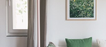 REMISE STUDIO: Garden view, balcony and water access