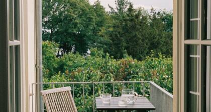 REMISE LOFT: Grosszügige Wohnung mit Balkon, Loggia-Fenster und Wasserzugang