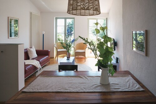 TURMVILLA OG: Balkon, Kaminofen und Wasserzugang