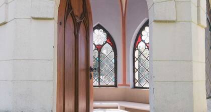 TURMVILLA OG: Balkon, Kaminofen und Wasserzugang