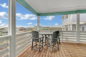 Outdoor dining - Wake Up to Ocean Breezes: Elevator Access, Beach Views, and a Boardwalk to Paradise. (Port Aransas)