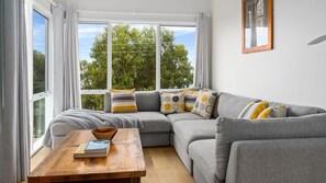 TV, fireplace, stereo