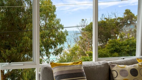 Attunga - Relaxed family beach home among the gum trees