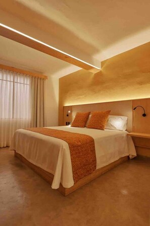 3 bedrooms, in-room safe, desk, free WiFi
