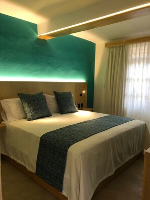 3 bedrooms, in-room safe, desk, free WiFi