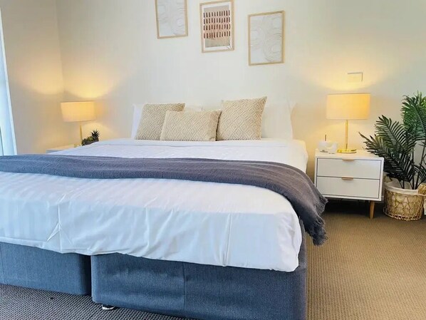 3 bedrooms, iron/ironing board, internet, bed sheets