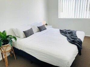 3 bedrooms, iron/ironing board, Internet, bed sheets