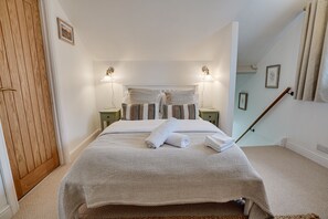 3 bedrooms, travel cot, free WiFi, bed sheets - Sage Cottage: Buxton Family Getaway with Log Fire (Buxton)