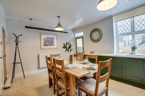Dining - Sage Cottage: Buxton Family Getaway with Log Fire (Buxton)