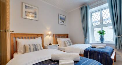 Sage Cottage: Buxton Family Getaway with Log Fire