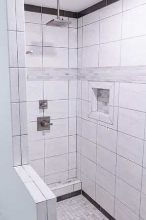 Bruser, håndklæder, Sæbe, Toiletpapir
